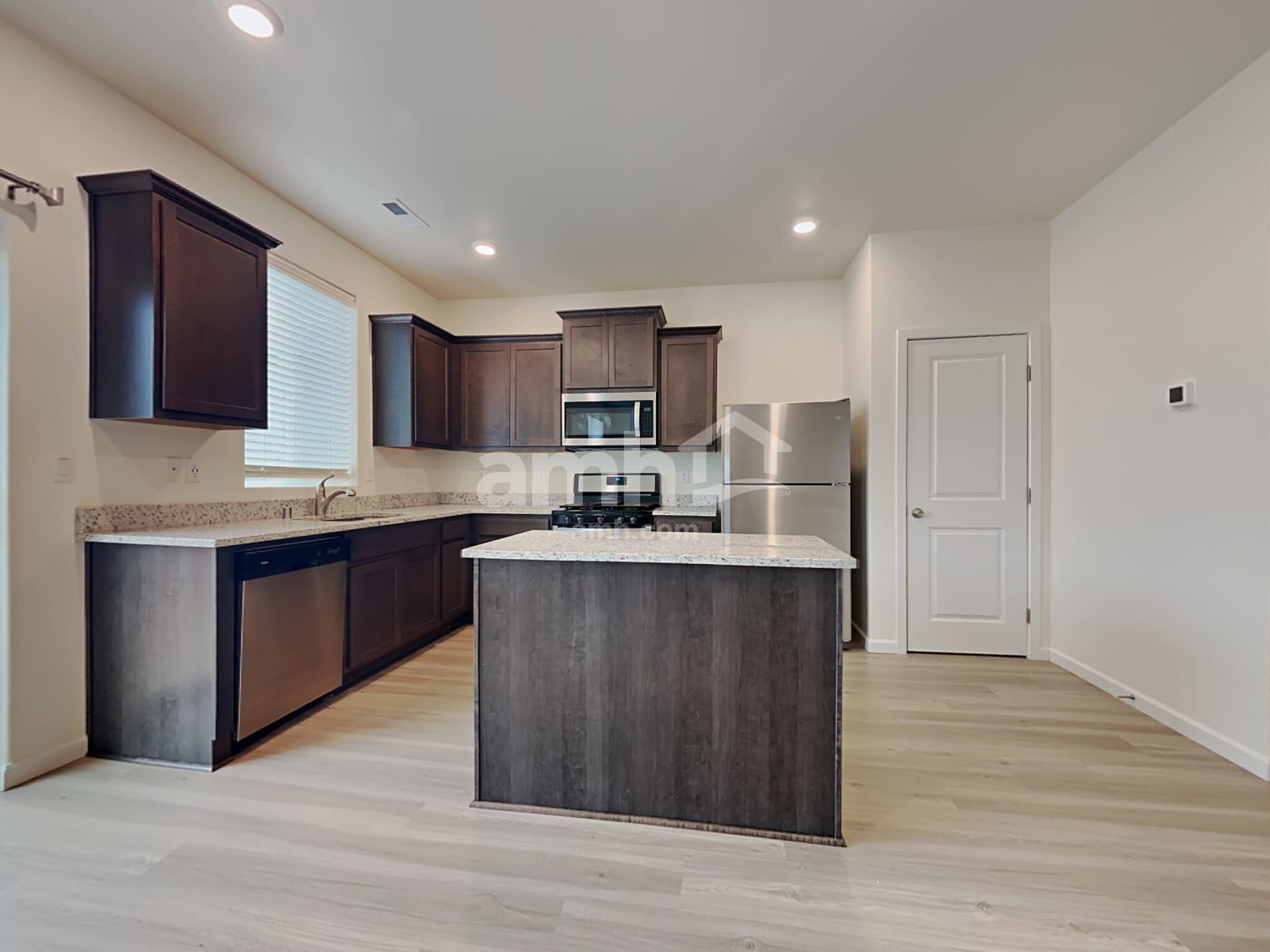 Building Photo - 1306 W 16th Ave