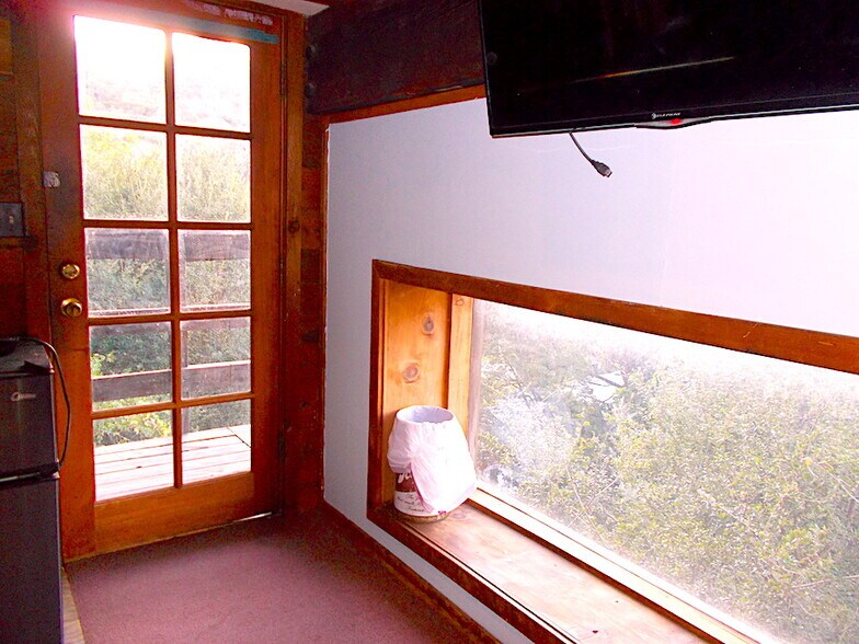 Building Photo - 8561 Cole Crest Dr