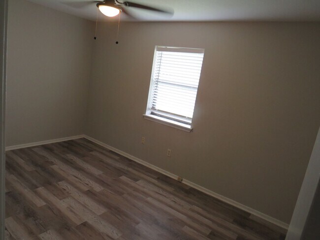 Building Photo - 4101 SW Parkridge Blvd