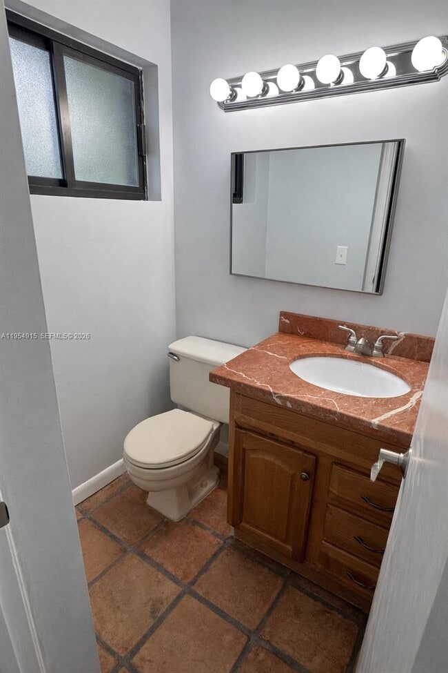 Building Photo - 980 NW N River Dr