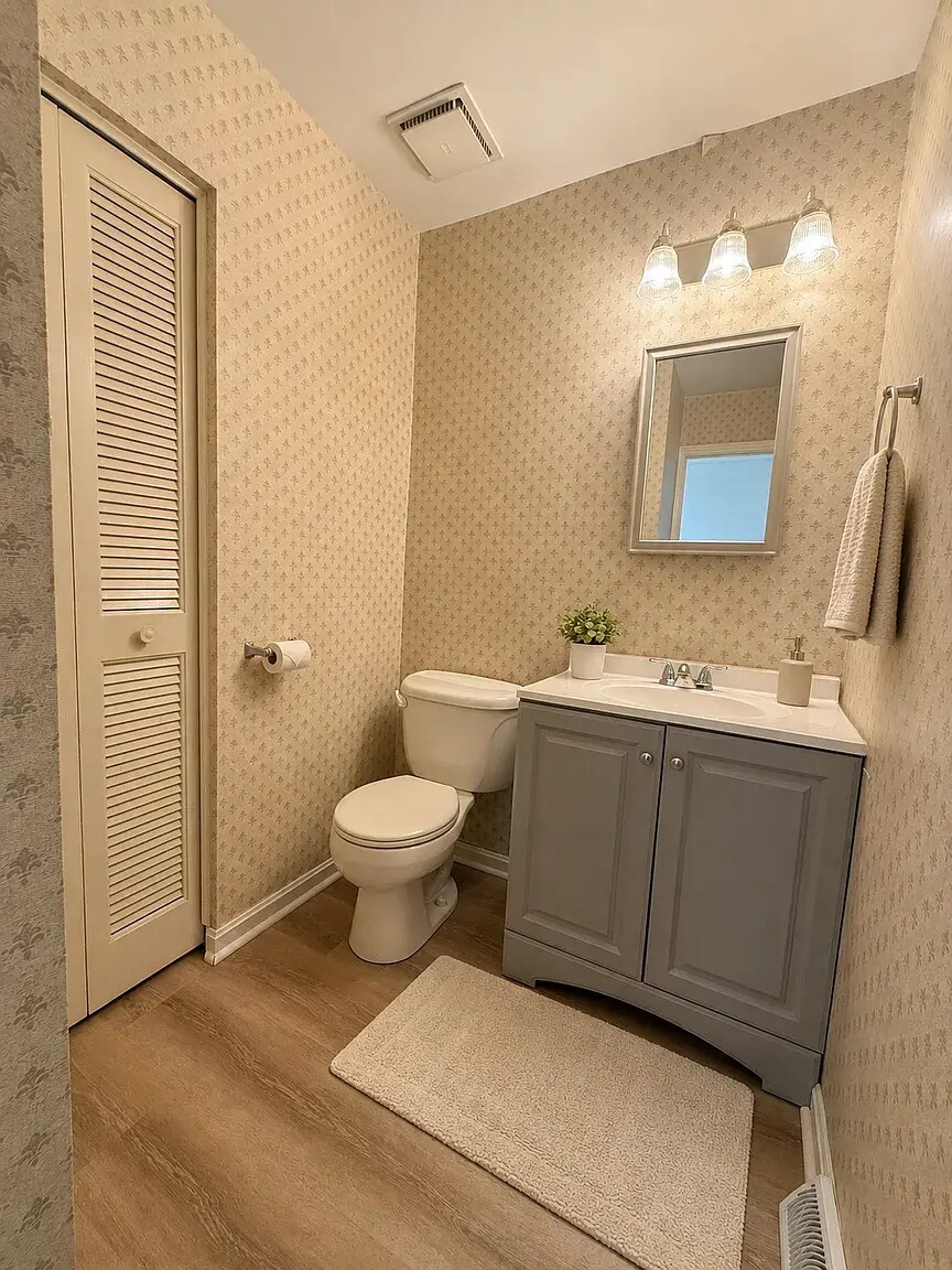 Downstairs Bathroom - 2816 Bingham Dr