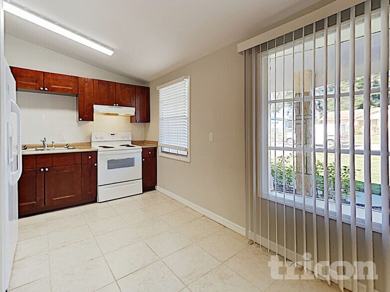 Building Photo - 514 Calhoun Ave