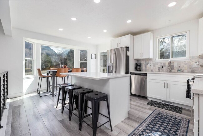 Building Photo - 2744 Newcastle Dr