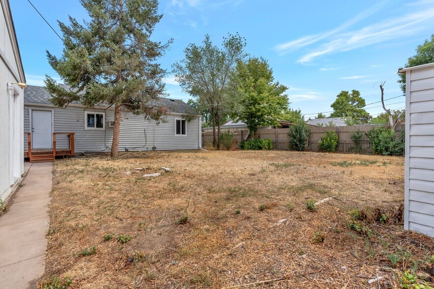 Yard - 11612 Del Mar Pky