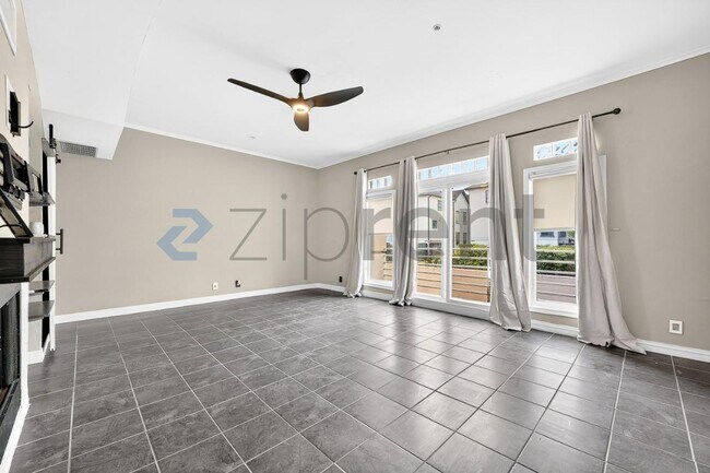 Building Photo - 4040 Avondale Ave