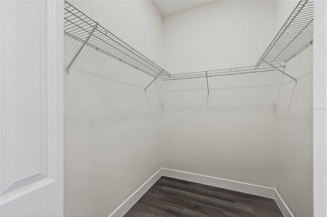 Building Photo - 511 Sweetwater Dr