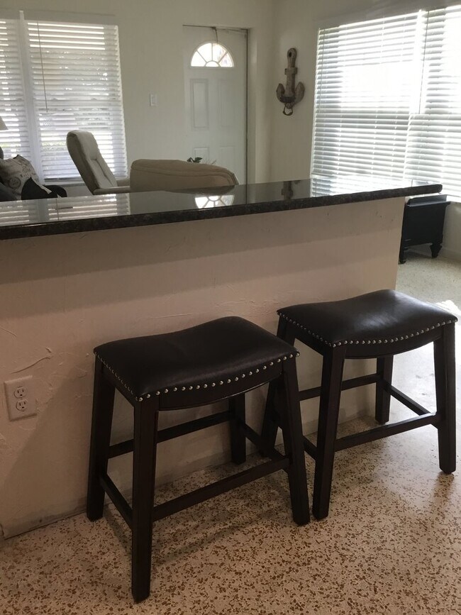 Building Photo - 2BR/2BA Venice Island Duplex Available April 2026