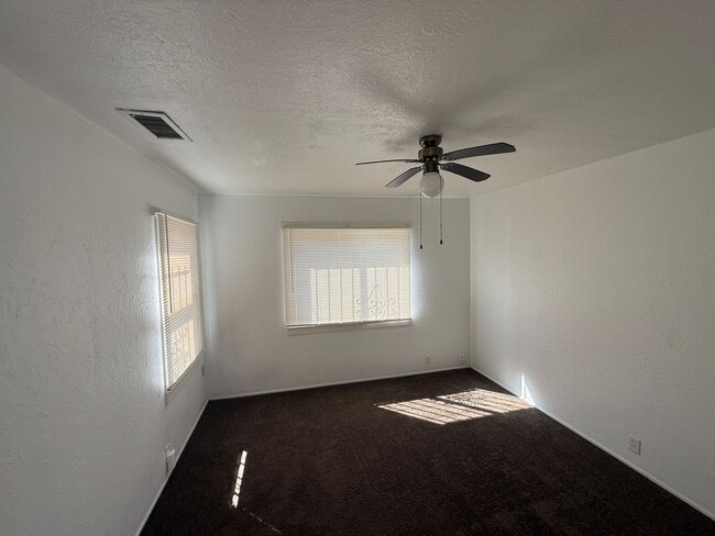 Building Photo - Studio Apartment with on-site Storage