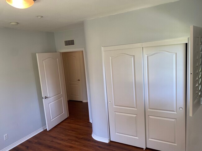 Building Photo - 101 Hallmark