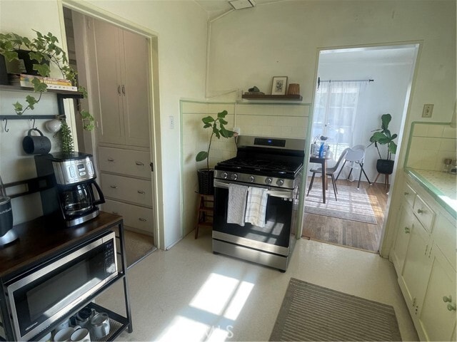 Building Photo - 4586 Sunnyside Dr