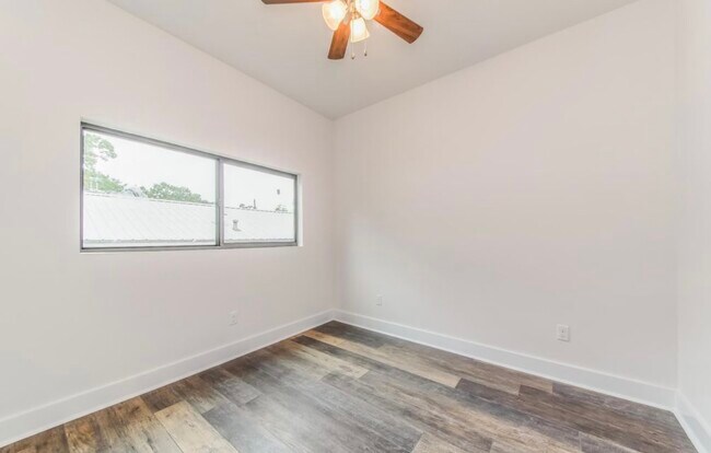 Building Photo - 311 Devalcourt St
