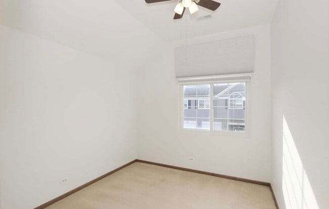 Building Photo - 437 Village Creek Dr