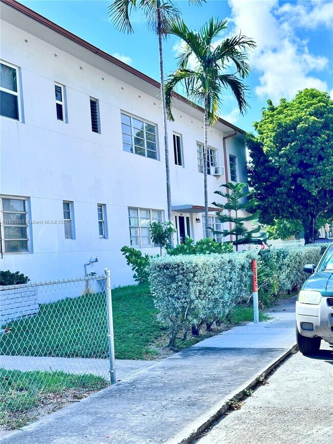 Building Photo - 3903 W Flagler St