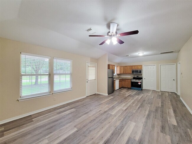 Building Photo - 12700 Royal Green Dr