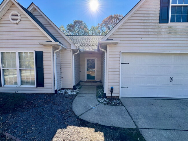 Building Photo - The perfect 3 bed, 2 bath home located in ...