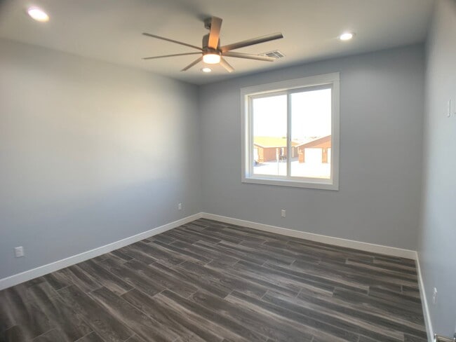 Building Photo - 3 Bedroom - 2 Bath Pool Home