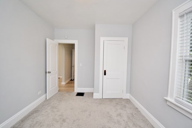 Building Photo - 1701 Sundale Ave