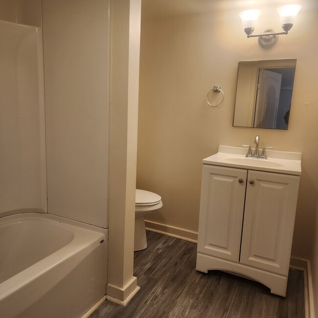 Building Photo - 2213 Lehman St