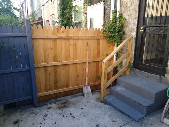 Building Photo - 655 N Yewdall St