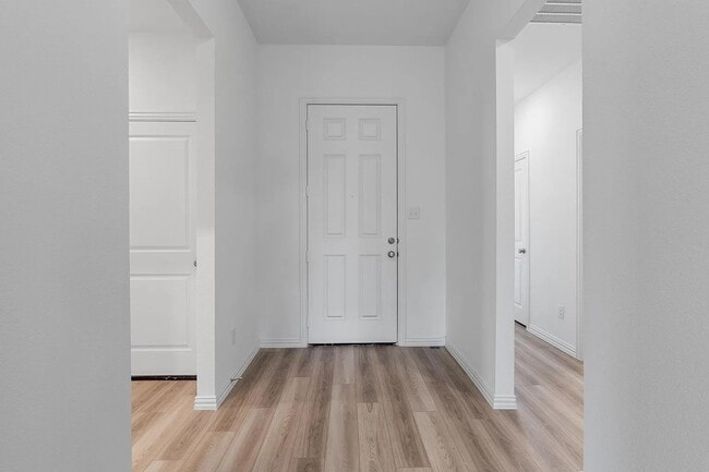 Building Photo - Cute, Quiet and ready NOW!