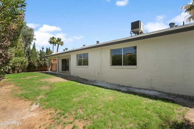 Building Photo - 6221 E Evans Dr