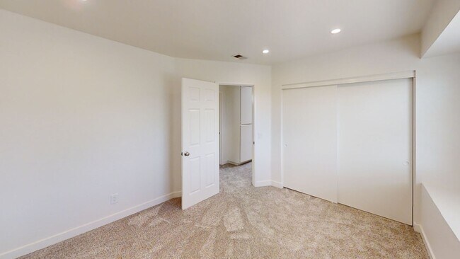 Building Photo - 4 Bedroom Home in Rolling Hills Community Yucaipa CA