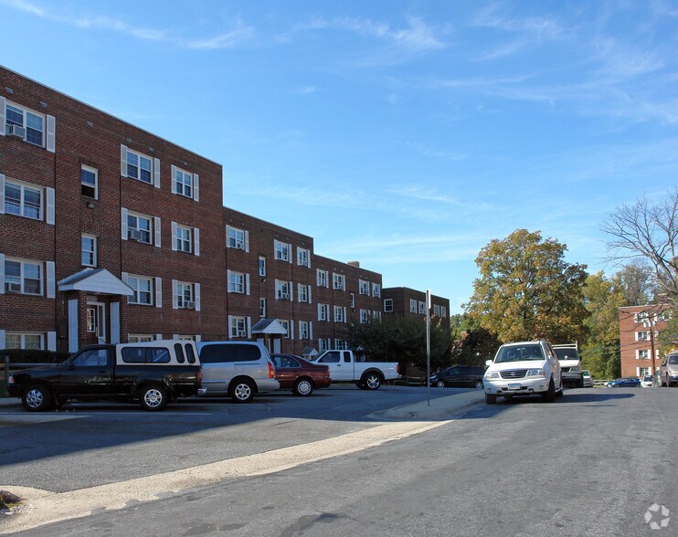 Primary Photo - Foxhall Apartments