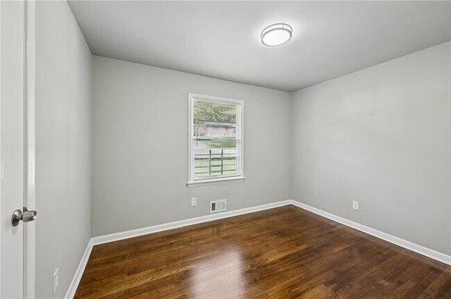 Building Photo - 3036 Will Rogers Pl SE