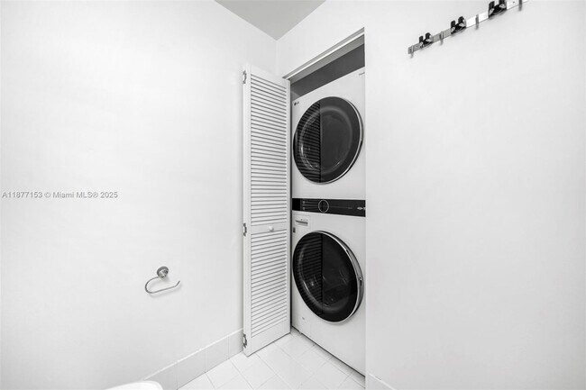 Building Photo - 888 Biscayne Blvd