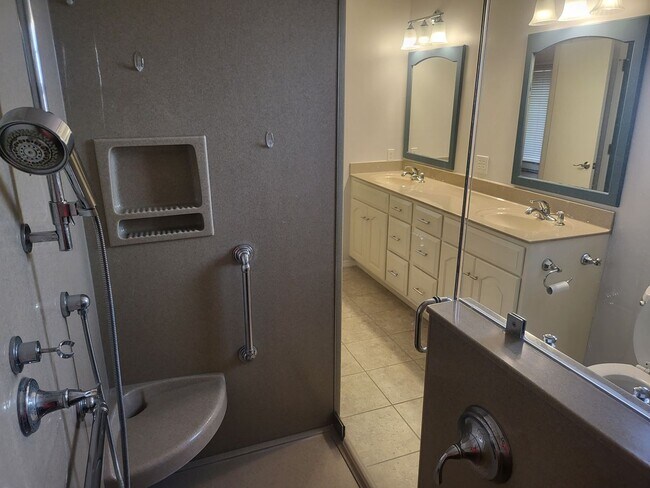Building Photo - 3 Bed 2 Bath, Bixby Schools