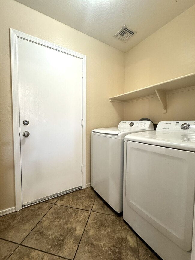 Building Photo - ***MOVE IN SPECIAL: $300 OFF MOVE IN -4 BEDROOM HOME IN TUSCANO