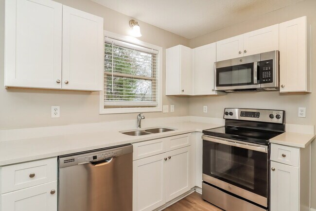 Building Photo - 18 Bramblewood Trail SW