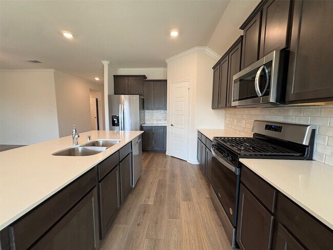 Building Photo - 610 Union Dr