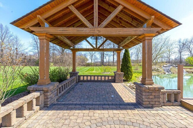 Building Photo - 100 Bermuda Dr