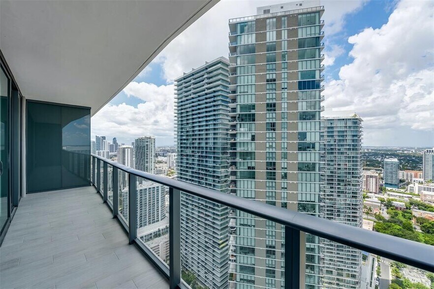 Building Photo - 3131 NE 7th Ave