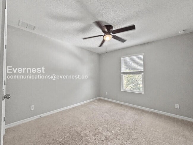 Building Photo - Limited Time Special Offer / 5 Bed, 3.5 Bath Home with Garage / Pet-Friendly / Vouchers Accepted ...