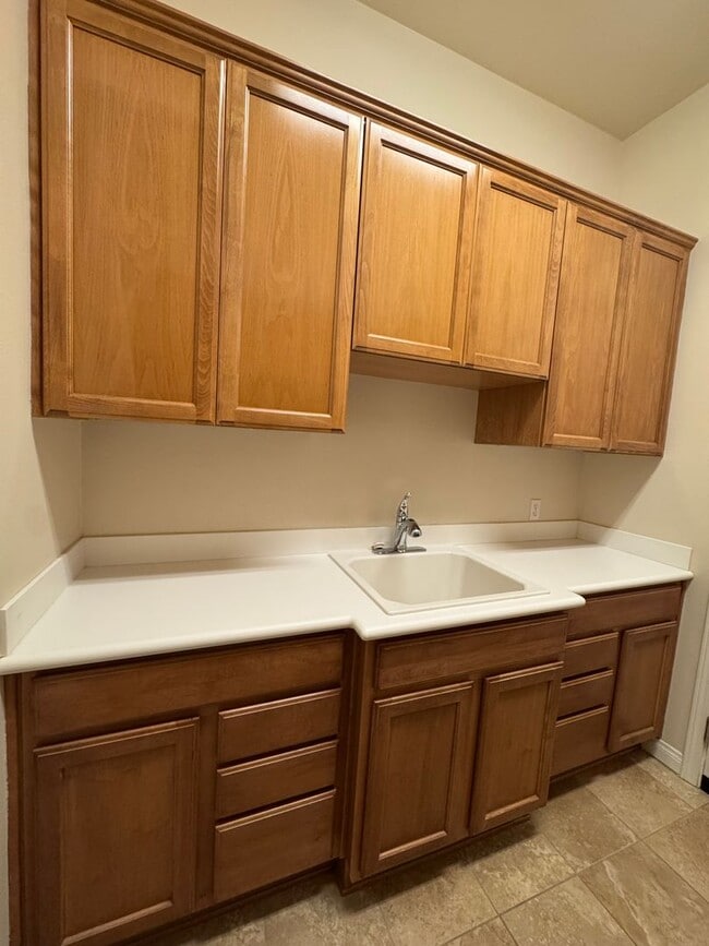 Building Photo - 55 + Community of Sun City Del Webb in App...