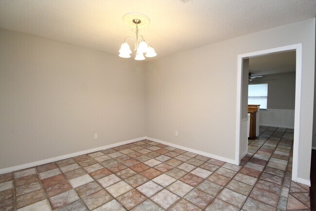 Building Photo - Spacious Tierra Villas Home with Vaulted Ceilings, Fireplace & Covered Patio