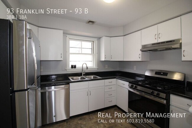 Primary Photo - Spacious 3 Bedroom Duplex in Somersworth!