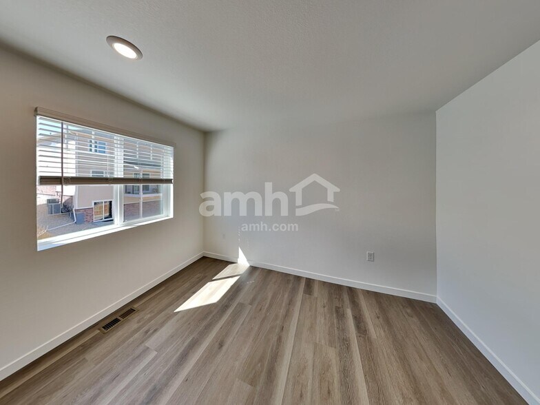 Building Photo - 26106 E Calhoun Pl