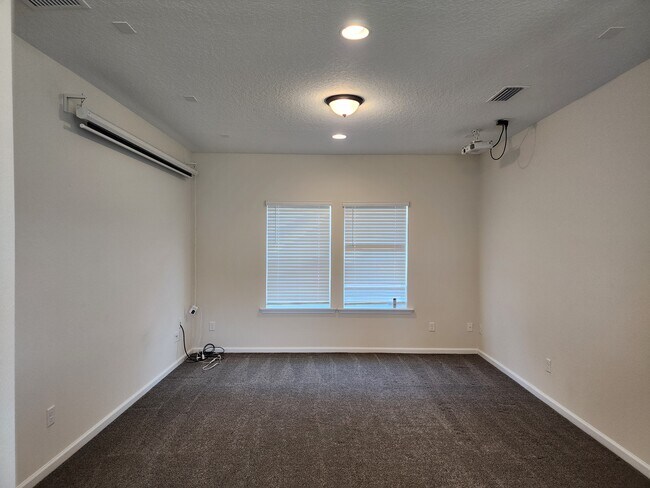 Building Photo - 285 Holly Forest Dr