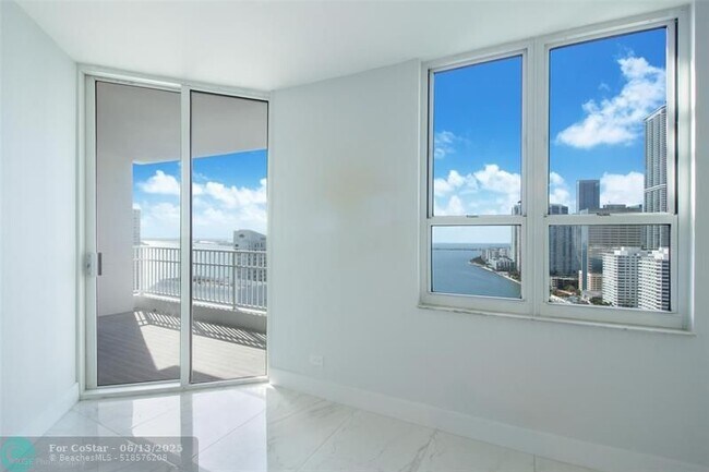 Building Photo - 701 Brickell Key Blvd