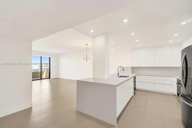Building Photo - 251 Crandon Blvd