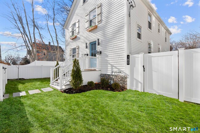 Building Photo - 180 Ruane St