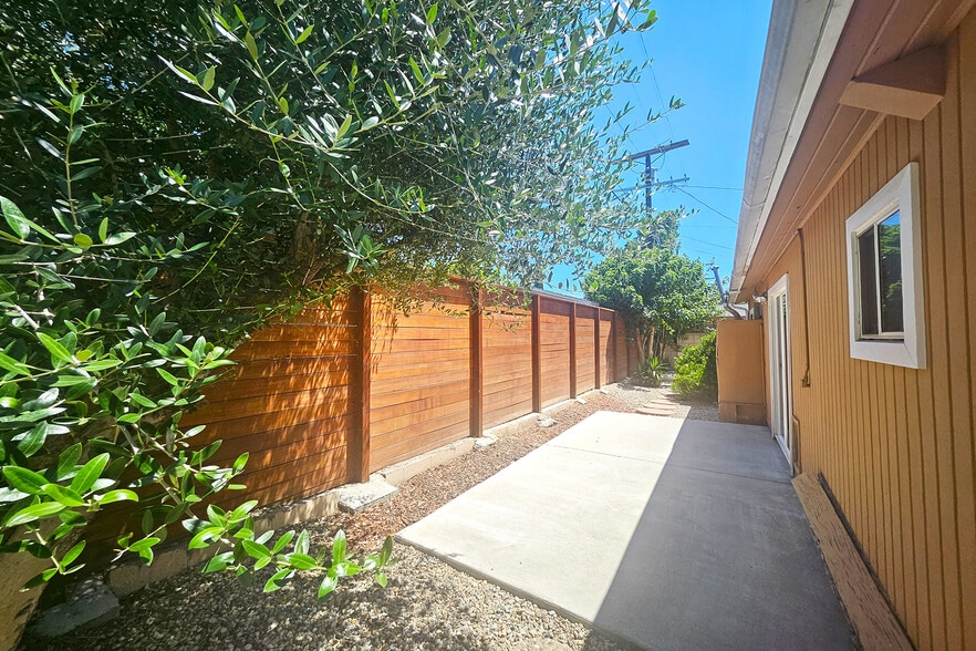 Building Photo - 6946 Jellico Ave