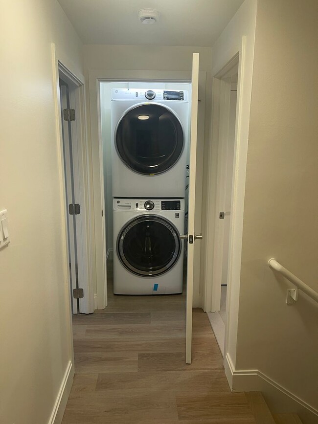 Building Photo - LUXURY 2 BED 2.5 BATH DUPLEX, All New , Laundry in Unit Garage Pool,. NO fee