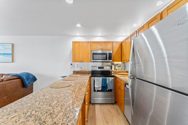 Building Photo - 551 Greensward Ln