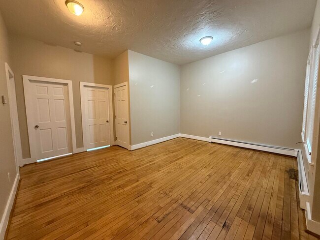 Building Photo - 408 Central St