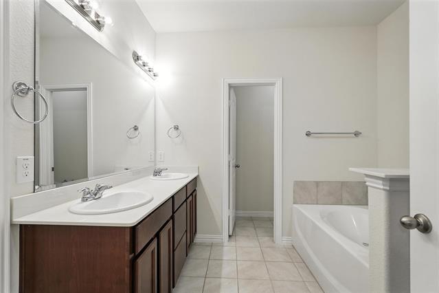 Building Photo - 6214 Heron Dr