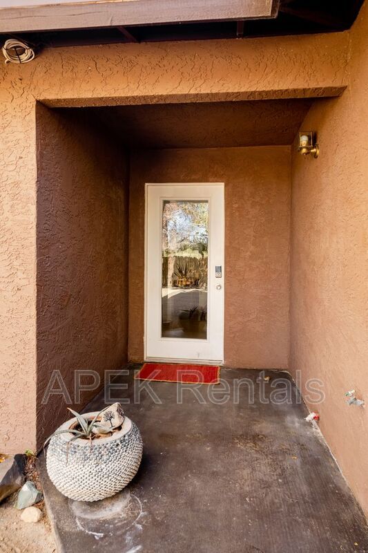 Building Photo - 61493 Desert Air Rd